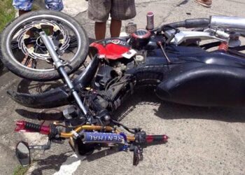 Rider ng motorsiklo, sugatan matapos sumalpok sa isang Inova