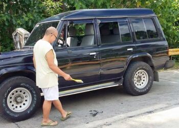 Tricycle at driver na nakasagi sa isang kotse sa Barangay Poctoy kanina, pinaghahanap parin