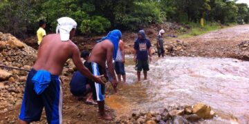 Kalsada sa San Fernando, nasira ng baha