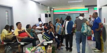 Mga pasahero patungong Romblon, stranded sa Batangas Pier dahil sa padating na bagyong Nona