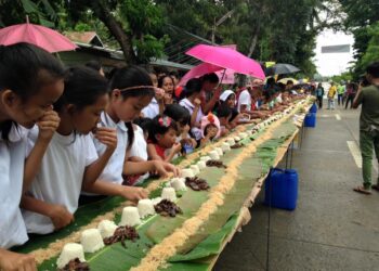 Boodle fight highlights Odiongan’s Barangay Poctoy annual fiesta