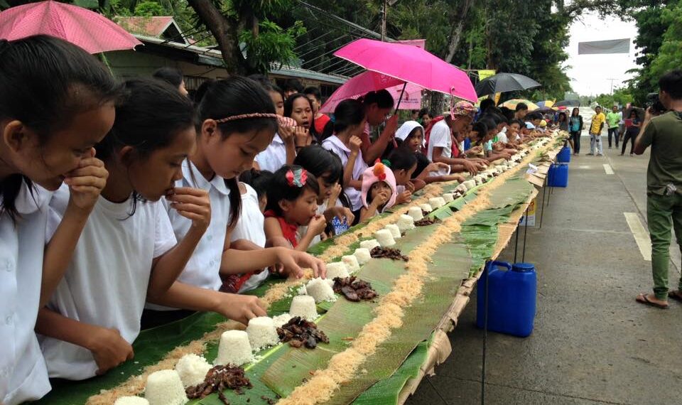 Boodle fight highlights Odiongan’s Barangay Poctoy annual fiesta