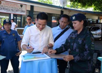 SILG Sarmiento leads the turnover ceremony of 17 new patrol cars to Romblon PPO