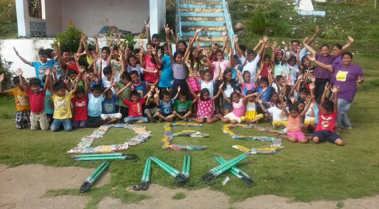 US-couple, nagbigay ng tulong sa mga paaralan sa Sibale na nasalanta ng bagyong Nona