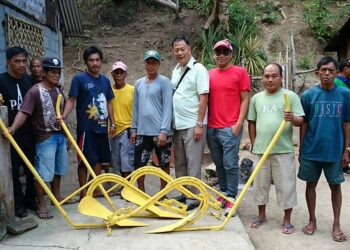 Grupo ng magsasaka sa Madalag, Alcantara; napagkalooban ng libreng araro ng Provincial Government