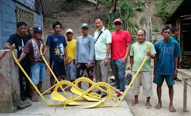 Grupo ng magsasaka sa Madalag, Alcantara; napagkalooban ng libreng araro ng Provincial Government