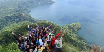 Romblonian adventure seekers survived and completed their first ever friendship climb in Mt. Maculot