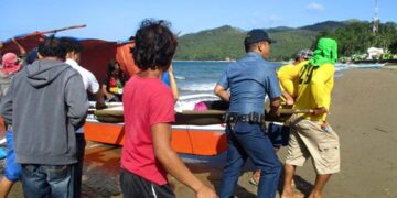 Gurong inatake ng stroke sa Banton Island, tinulungang ibiyahe ng Calatrava PNP patungo sa Hospital