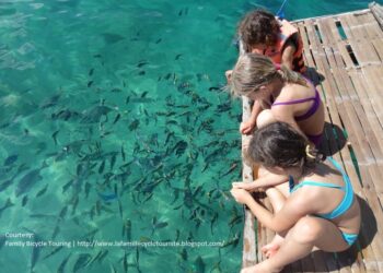 Tablas Island wows French blogger and family
