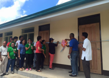 Inauguration ceremony kanina para sa bagong building ng Mauricio F. Fabito National High School. (Photo Courtesy: Mayor Rachel Bañares)