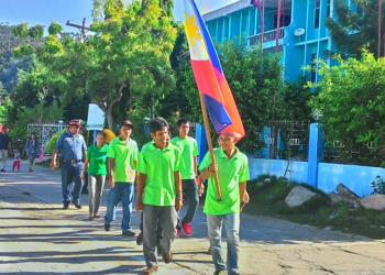 Pumarada ang mga kawani ng munisipyo, barangay, kapulisan, health units, at deped kasama ang mga mag-aaral sa Concepcion ngayong araw. (Dennis Evora/RNN)