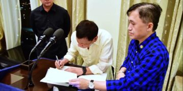 Pres. Duterte signs EO on Freedom of Information
