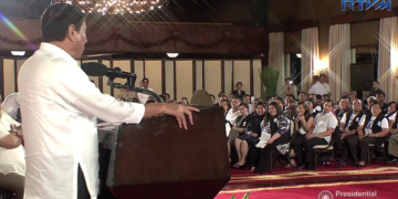 President Rodrigo Roa Duterte welcomes the Parish Pastoral Council for Responsible Voting (PPCRV) Board of Trustees, officers and delegates from its different dioceses nationwide, in a courtesy call at Malacañan Palace on August 3, 2016. (PCOO)
