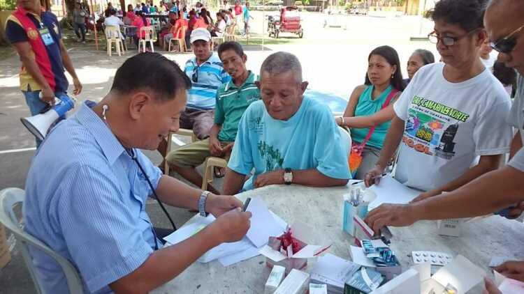Gov Lolong pinangunahan ang 2-days Medical at Dental Mission sa Romblon, Romblon. Photo from Facebook/Lolong Firmalo
