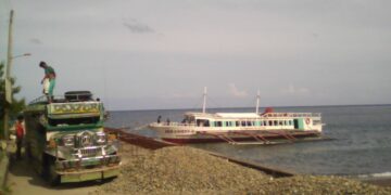 Pumpboat na biyaheng Caticlan-Looc, sa Alcantara napadaong dahil sa malakas na alon