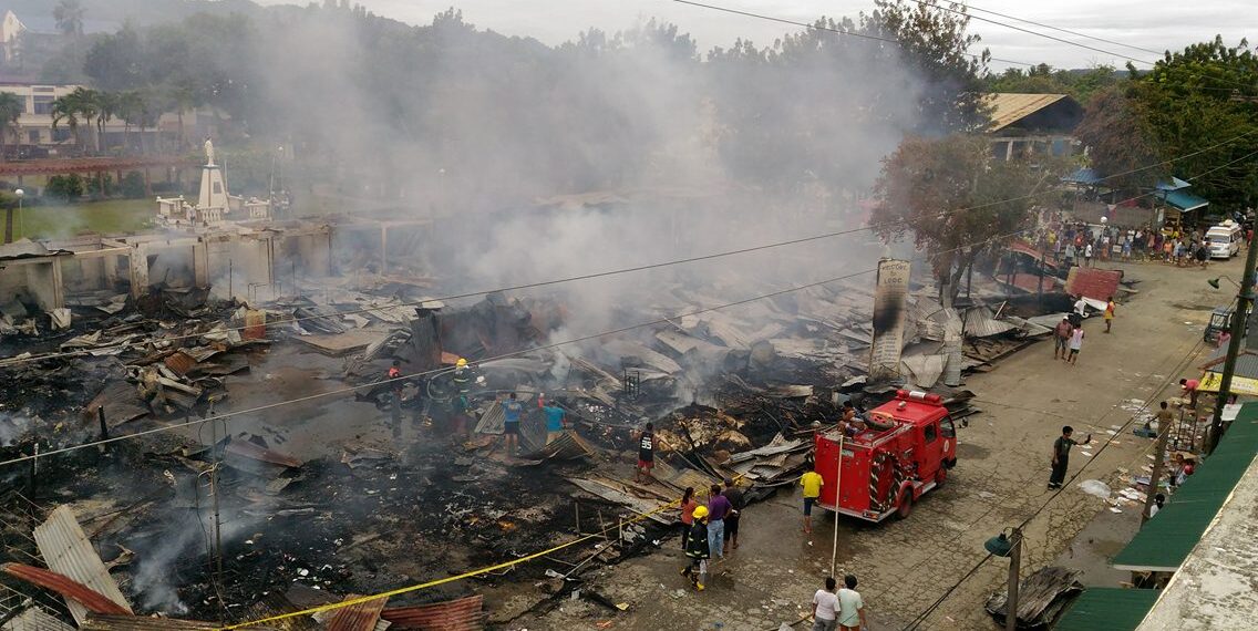 Aftermath ng nangyaring sunog sa Looc Public Market. Photo by Wayne Refe/BFP Looc
