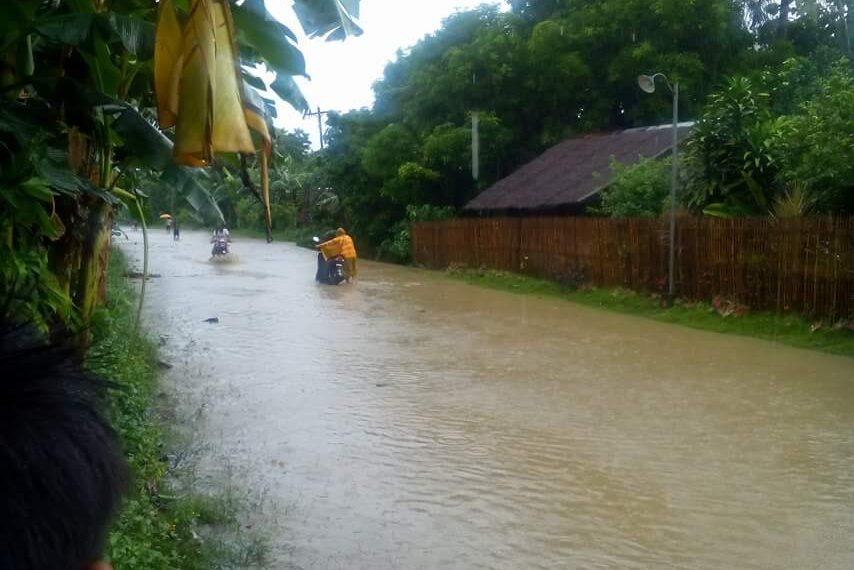 Mga motorista sa Santa Maria, stranded dahil sa baha