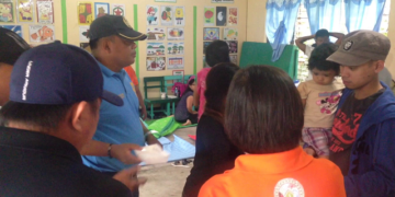 Ilang stranded na pasahero sa Odiongan, hinatiran ng pagkain ng MDRRMC