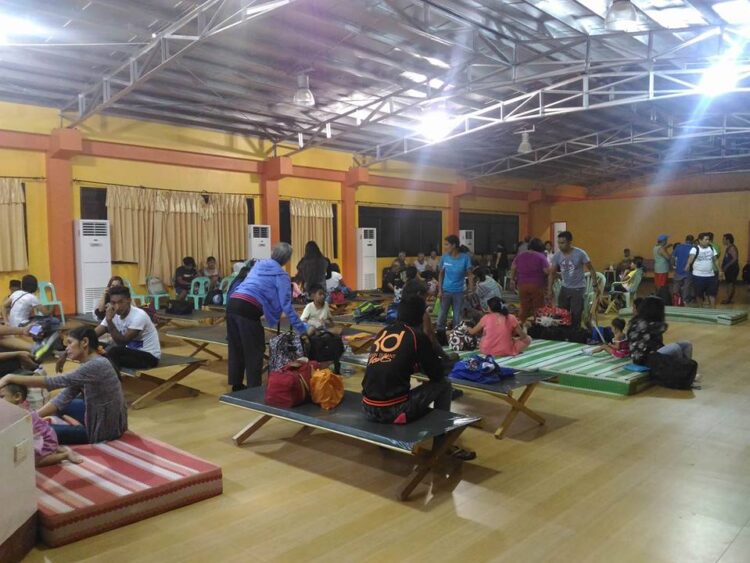 Mahigit 100 pasahero sa San Agustin Port, stranded dahil sa bagyo
