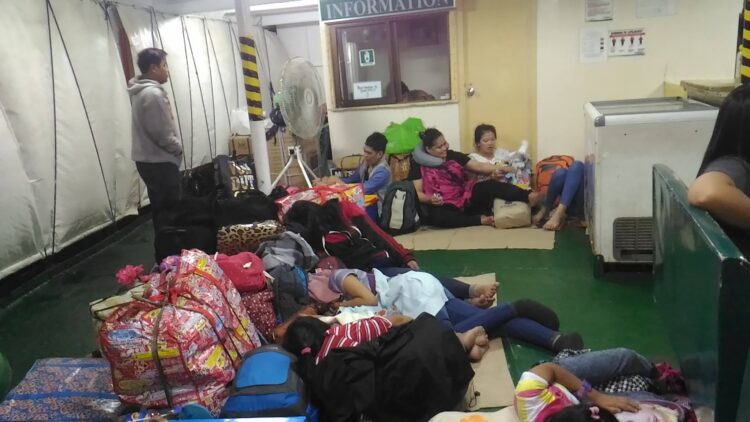 Mga pasaherong patungo ng Sibuyan Island, stranded sa Romblon, Romblon