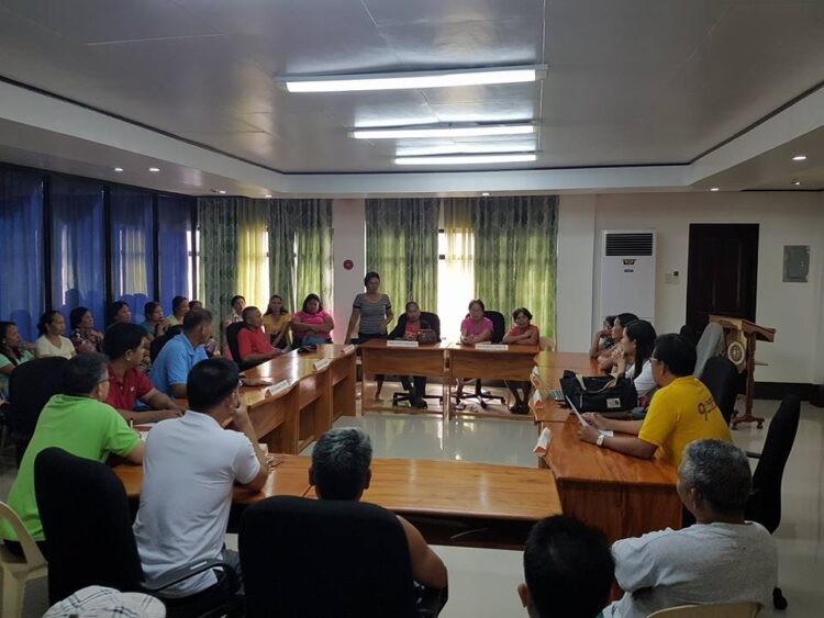 Mayor Fabic, pinulong ang mga fish vendors sa Odiongan para alamin kung bakit mahal ang isda