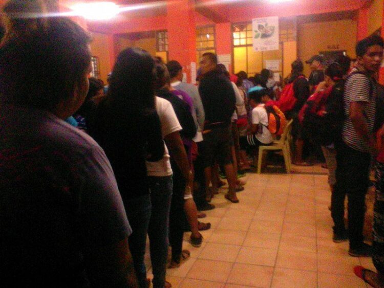 Mga dadayo sa Biniray Festival sa Romblon; dagsa sa San Agustin Port