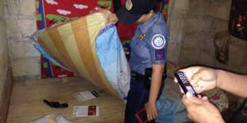 FILE. Baril at mga drug paraphernalia, nakuha sa bahay ni Erwin Selodio sa Odiongan noong April 2016.
