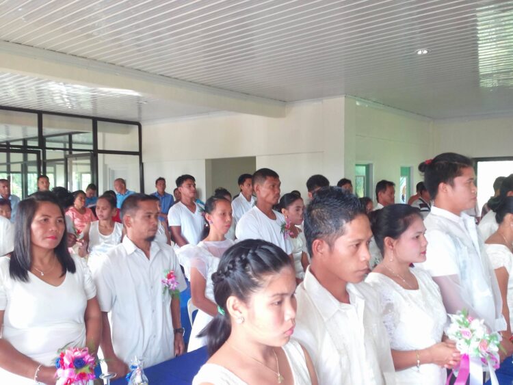 12 Pares ng mansing-irog, sabay-sabay na kinasal ngayong Valentine’s Day sa Santa Maria