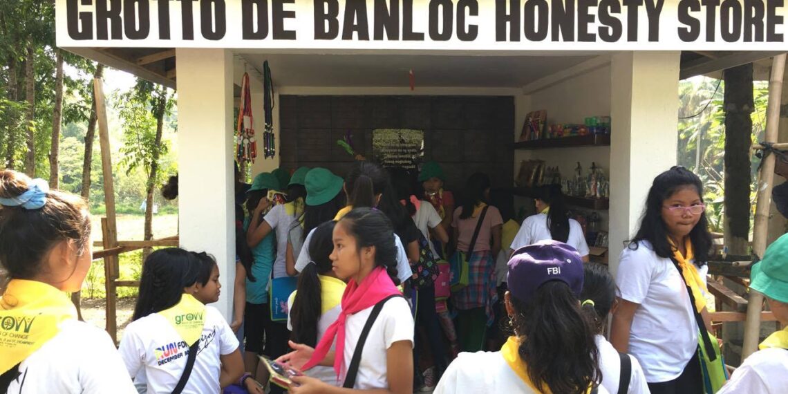 LOOK: Bagong bukas na Honesty Store ng Grotto de Banloc, dinumog ng mga girl scouts