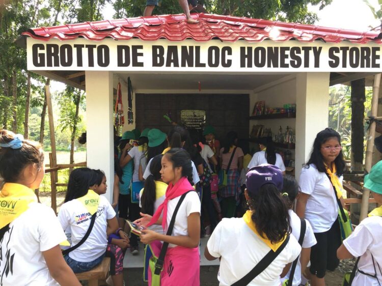 LOOK: Bagong bukas na Honesty Store ng Grotto de Banloc, dinumog ng mga girl scouts