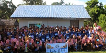 Firing up the spirit of volunteerism while traveling. I am M.A.D. (Making A Difference) conquered the town of Magdiwang, Sibuyan Island, Romblon for its 32nd MAD Camp area at Tomas and Maria Maglaya Memorial School. Millenial volunteers together with the beneficiaries and their parents pose for a souvenir photo.
