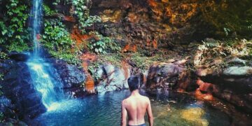 Exploring the Kawa Kawa Falls in San Agustin