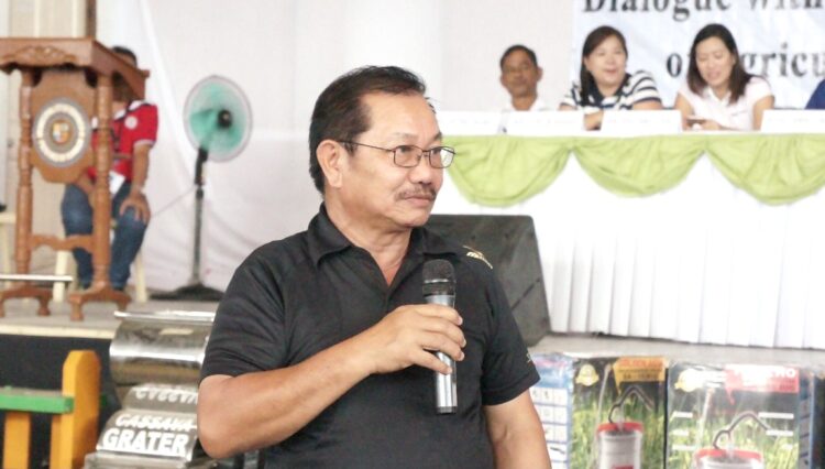 DA Sec. Manny Piñol, pinangunahan ang pamimigay ng makabagong gamit sa pagsasaka