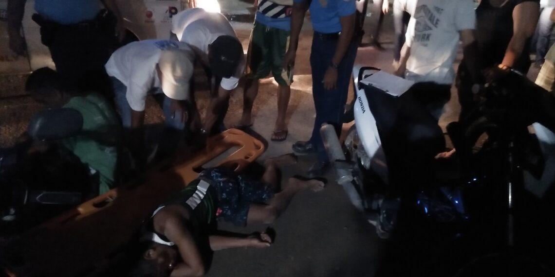 Dalawang rider, sugatan matapos sumalpok ang isang motorsiklo sa pumaparadang tricycle