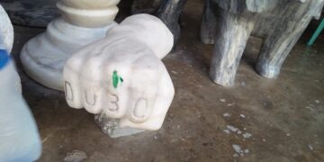 LOOK: DU30’s Fisted Hand Sign made of Marble