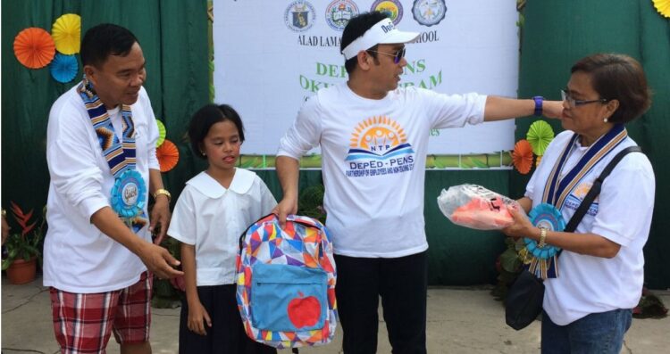 529 mag-aaral sa Romblon, nabigyan ng gamit pang-eskwela