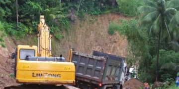 Landslide over Salingsing Road in San Agustin