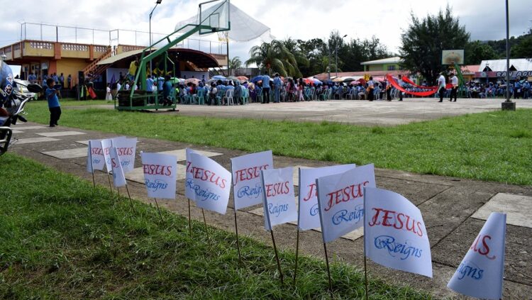 Thousands gather in Romblon to pray for the PH #JesusReigns