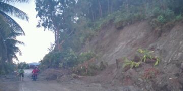 Kalsada sa Calatrava, natabunan ng landslide