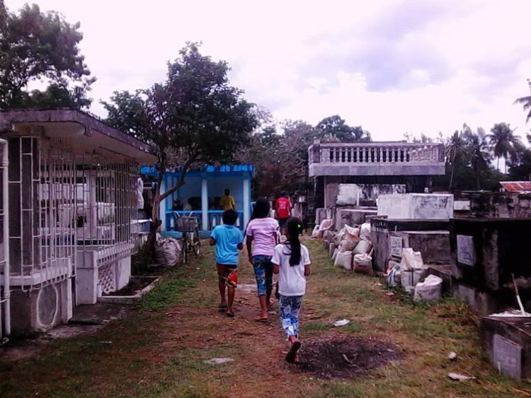 Residents flock to Magdiwang Cemetery despite Cloudy Weather