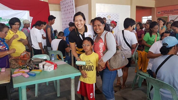 Libreng salamin sa mata ipinamahagi sa mga estudyante sa Tablas island