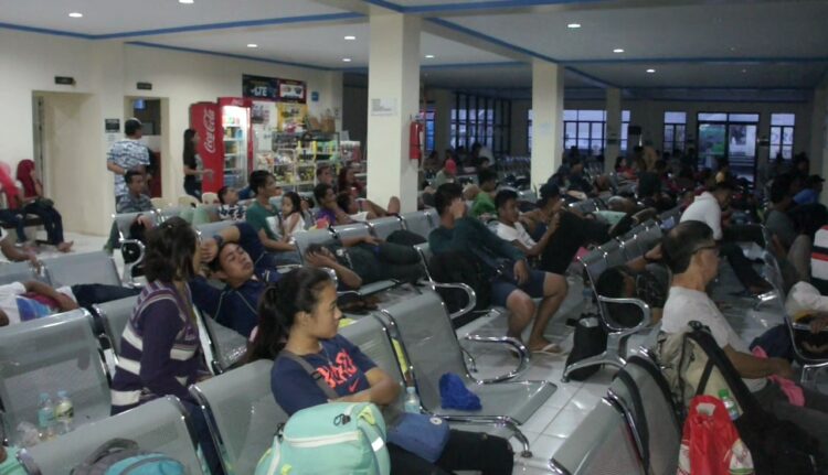 312 Passengers stranded in Poctoy Port due to #SalomePH