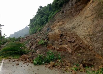 National Highway in Cambijang, Cajidiocan not passable due to landslide