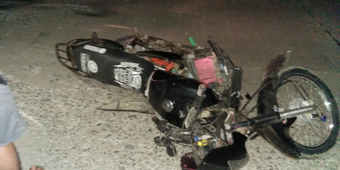 Lasing na rider, sumalpok sa kasalubong na pickup truck