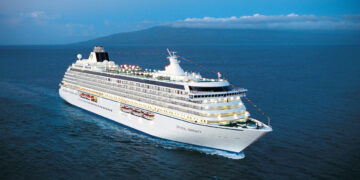 Barkong MS Crystal Serenity lulan ang 400 turista dumaong sa Romblon