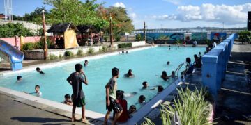 Ilang Romblomanon, sinulit ang holiday sa mga resort