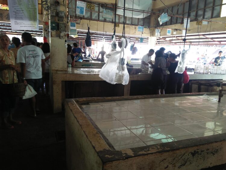 LOOK: Halos walang dumating na isda ngayong araw sa Odiongan Public Market