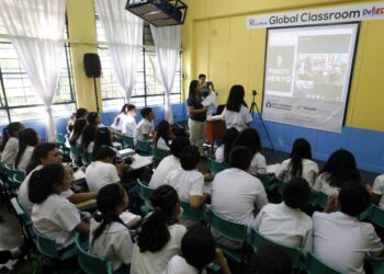 DepEd cites proper cellphone use during classes