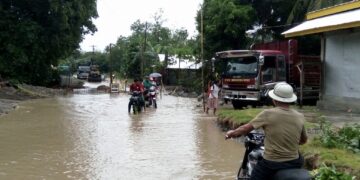 Kalsada sa Santa Maria, binaha dahil sa umapaw na sapa