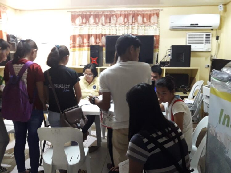 Mahigit 900 indibiduwal, nakinabang sa PRC Mobile Services sa Romblon